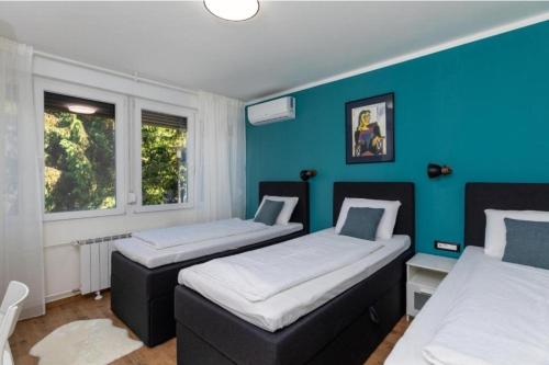 A bed or beds in a room at Apartment Karlovac Center