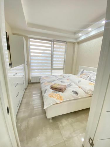 Tempat tidur dalam kamar di New lux apartment in Chișinău