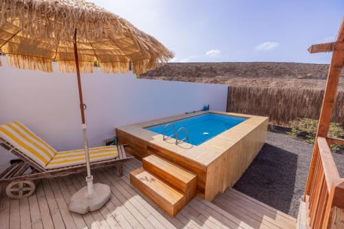 Πισίνα στο ή κοντά στο Casa Amaya - Spacious House with Pool, Large Garden, BBQ, 2 Terraces, and Ideal Location