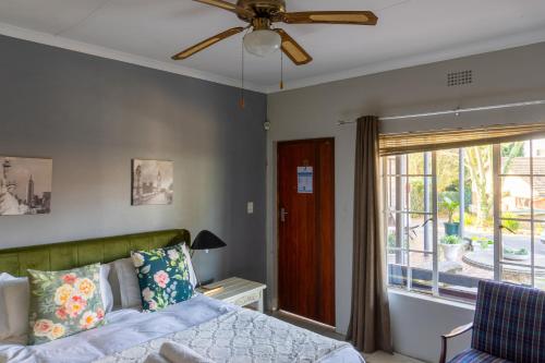 a bedroom with a bed and a ceiling fan at Abbots Cove BnB in Hilton