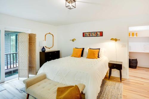 ein weißes Schlafzimmer mit einem Bett und einem Stuhl in der Unterkunft Fully Remodeled Saugerties Retreat on 7 Acres! in Saugerties