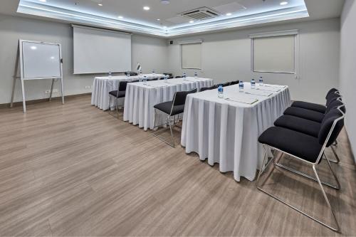 City Express Junior by Marriott Tuxtepecにあるビジネスエリアまたは会議室