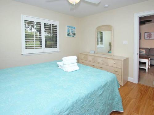 Cute 2 bedroom, 2 bath Condo at Folly Field Beach photo 9