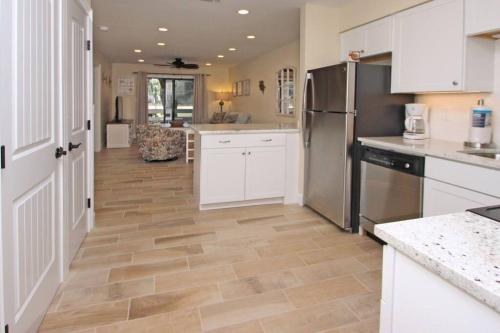 Cute 2 bedroom, 2 bath Condo at Folly Field Beach photo 27