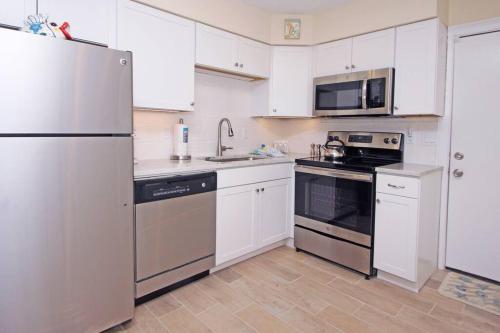 Cute 2 bedroom, 2 bath Condo at Folly Field Beach photo 30