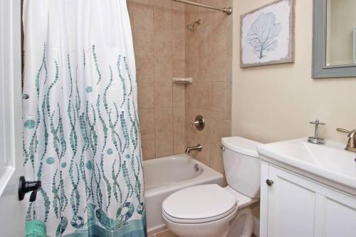 Cute 2 bedroom, 2 bath Condo at Folly Field Beach photo 33