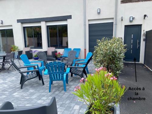 Chambre tout confort avec commodités espace repas wifi parking