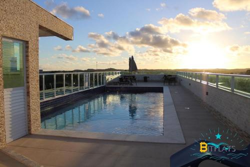 a swimming pool on the roof of a building at Makambira Residence no Centro de Porto de GalinhaS in Porto De Galinhas