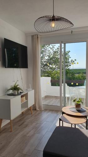 Apartamento Nella, 300 m from the beach plus swimming pool