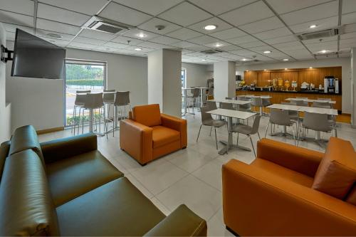 Posezení v ubytování City Express by Marriott Lazaro Cardenas