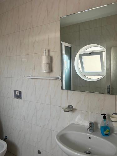 a bathroom with a sink and a mirror at Casa BB&Djassi in Ponta do Sol