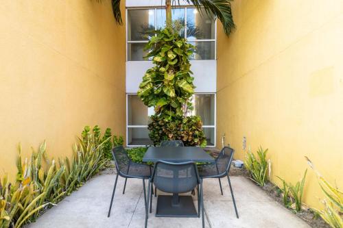 a table and chairs in front of a building at City Express by Marriott Chetumal in Chetumal