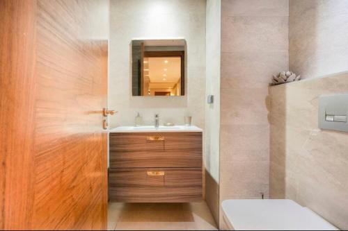 a bathroom with a sink and a toilet and a mirror at Incantevole Luxury apprt nel cuore di Casablanca in Casablanca