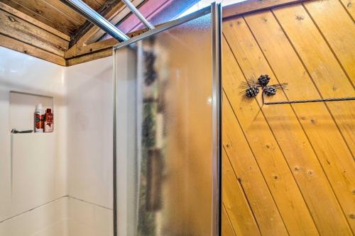 Φωτογραφία από το άλμπουμ του Deck and Hot Tub Bear Country Cabin in Ruidoso σε Ruidoso