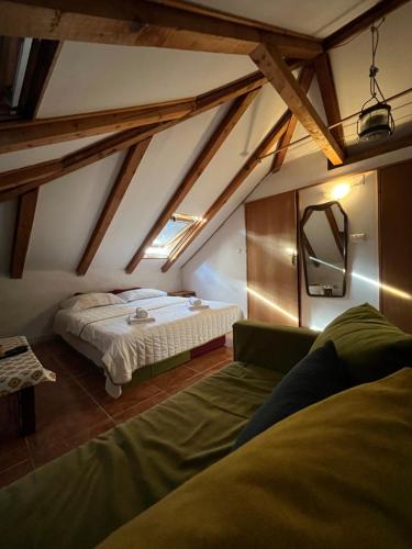 Ảnh trong thư viện ảnh của The Cozy Attic Stay ở Herceg-Novi