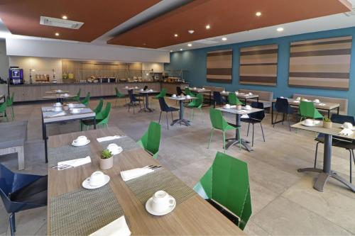 Nhà hàng/khu ăn uống khác tại City Express Plus by Marriott Monterrey Galerías