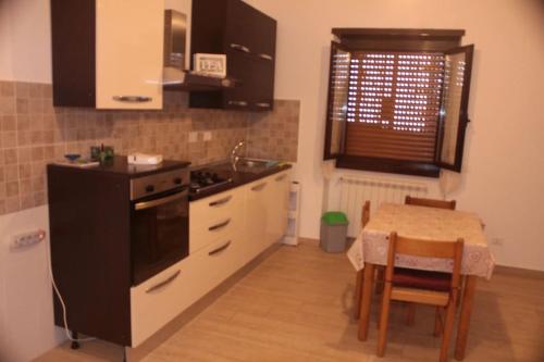 A cozinha ou cozinha compacta de Alloggio turistico a casa di Paoletto