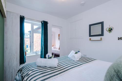 a bedroom with a bed with two towels on it at Spacious 3-bed home in Nantwich by 53 Degrees Property - Amazing location, Ideal for Groups - Sleeps 6 in Nantwich