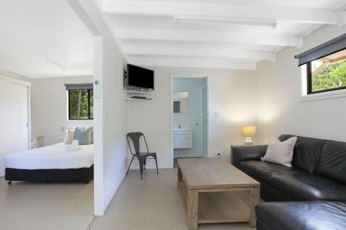 Ένα ή περισσότερα κρεβάτια σε δωμάτιο στο Reflections Nambucca Heads - Holiday Park