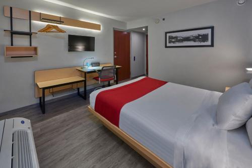 Postel nebo postele na pokoji v ubytování City Express by Marriott Irapuato