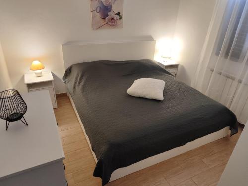 Apartments with parking space Pula - 10429