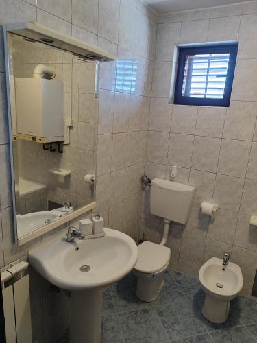Apartments with parking space Pula - 10429