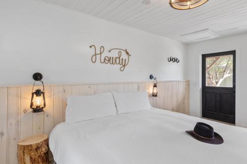 Ένα ή περισσότερα κρεβάτια σε δωμάτιο στο Hotel Palomino