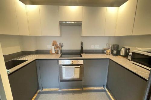 Een keuken of kitchenette bij Contemporary 1BD Flat wGarden - Whitechapel