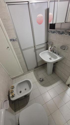 Bathroom sa Dúplex ciudad de Mendoza - 5 personas - Doble estacionamiento