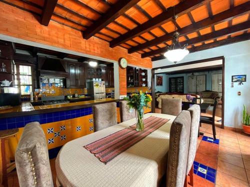 a dining room with a table and a kitchen at CasaDe Leon-Hotel Boutique in Antigua Guatemala
