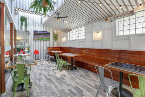 Penshurst Hotelにあるレストランまたは飲食店