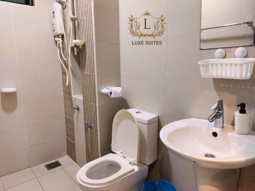 a small bathroom with a toilet and a sink at Luxe Suites at Skyloft in Johor Bahru