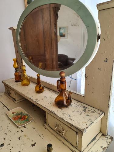 a mirror on top of a dresser with a mirror on it at La cachette bushland hideaway in Ironbank