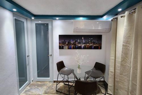 a dining room with a table with chairs and a picture on the wall at RH los angeles (#2) 2do floor front of airport in Sabana Abajo