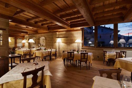 Um restaurante ou outro lugar para comer em Hotel Ristorante Da Politano