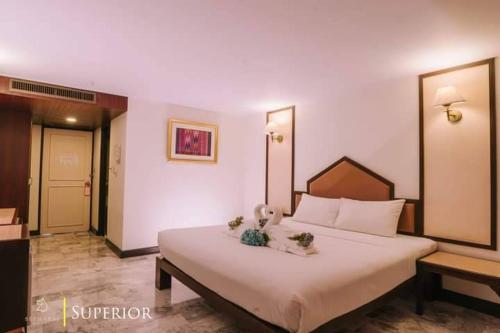 Ένα ή περισσότερα κρεβάτια σε δωμάτιο στο Seeharaj Hotel