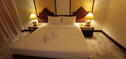 Ένα ή περισσότερα κρεβάτια σε δωμάτιο στο Seeharaj Hotel