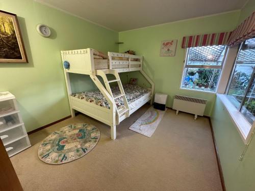 Una cama o camas en una habitación de Lucky house