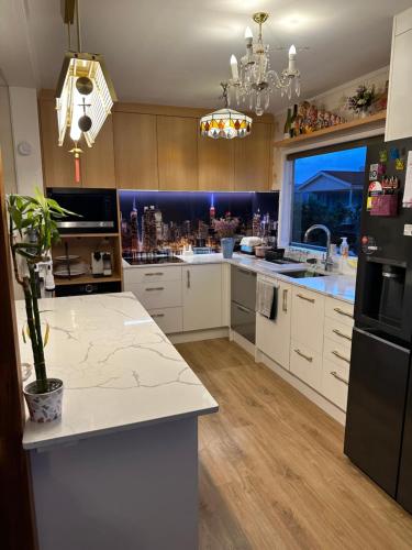 Una cocina o cocineta en Lucky house