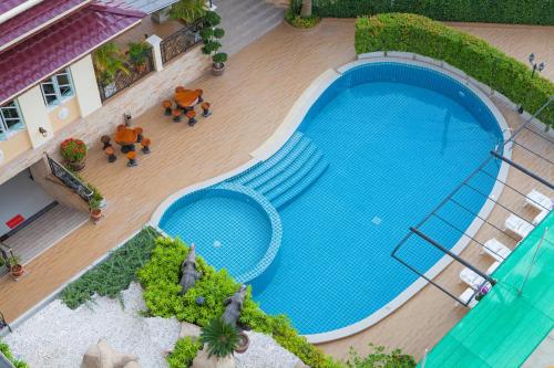 an overhead view of a swimming pool in a house at ROYAL GRAND PATTAYA in Nong Prue