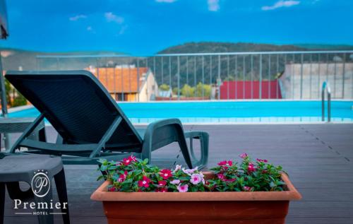 Πισίνα στο ή κοντά στο Hotel Premier - Veliko Tarnovo City Center, Panorama View