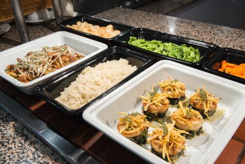 Makanan di atau berdekatan aparthotel ini
