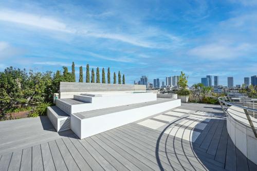 Φωτογραφία από το άλμπουμ του The Lounge Pool By HolyGuest στο Τελ Αβίβ