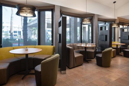 Courtyard by Marriott Las Vegas Convention Center Image
