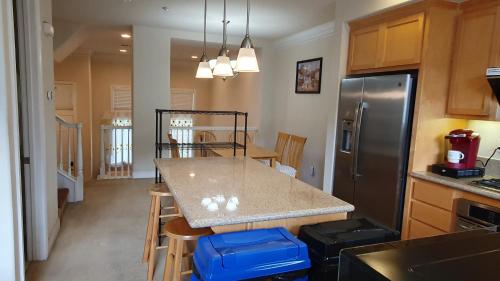 Η κουζίνα ή μικρή κουζίνα στο Comfortable Stay In North San Jose - Solar Room