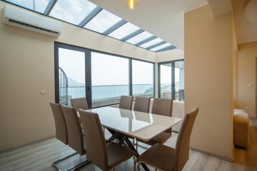 Χώρος καθιστικού στο Budva Gate Penthouse