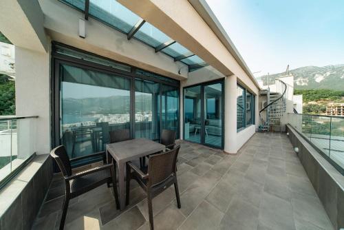 Μπαλκόνι ή βεράντα στο Budva Gate Penthouse