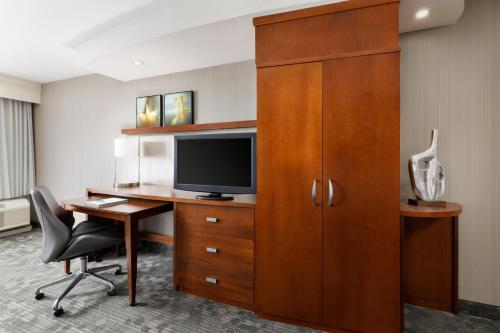 Courtyard by Marriott Potomac Mills Woodbridge Image
