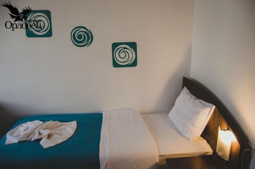 Ένα ή περισσότερα κρεβάτια σε δωμάτιο στο Hotel Orlovetz
