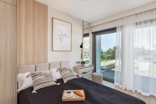 Ένα ή περισσότερα κρεβάτια σε δωμάτιο στο Solaris Apartments Close to the Beach by Noclegi Renters
